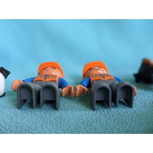 9 Piece Lego Duplo Town Figurines Replacements Bundle Lot w/ 2009 Postman - Picture 6 of 9